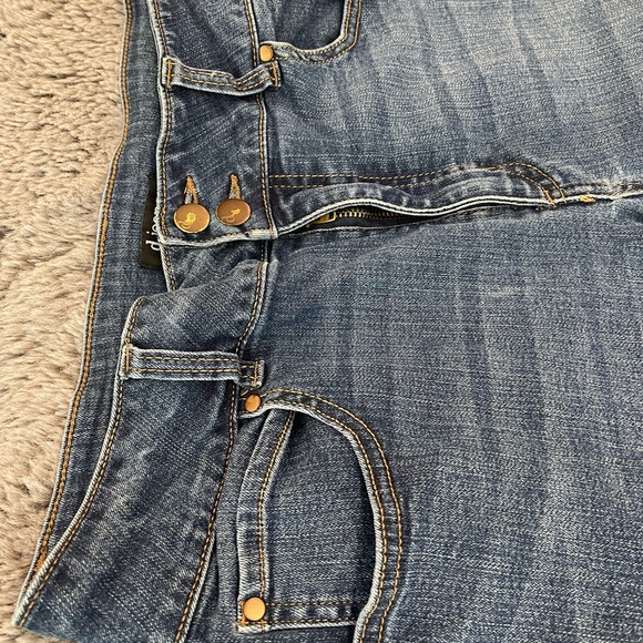 Classic Blue Denim Women's Jeans - Picture 7 of 11